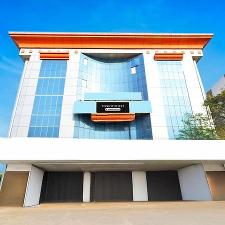 Super Townhouse Ameerpet Balkampet Road Hyderabad Eksteriør bilde