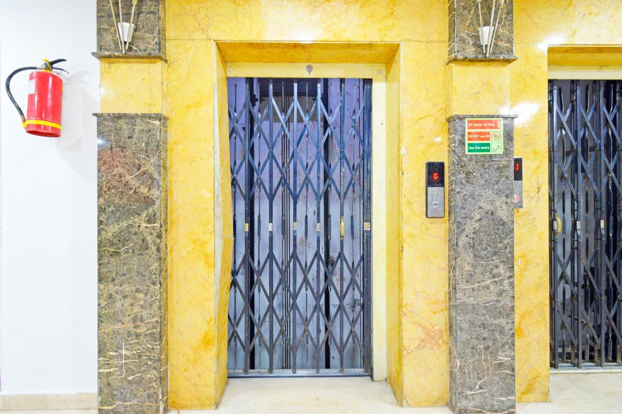 Super Townhouse Ameerpet Balkampet Road Hyderabad Eksteriør bilde
